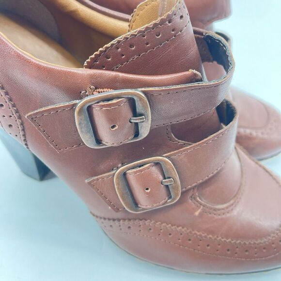 Sofft Womens Leather Bootie Heels Wingtip Buckle Strap Brown Size 7.5 M - Picture 3 of 15